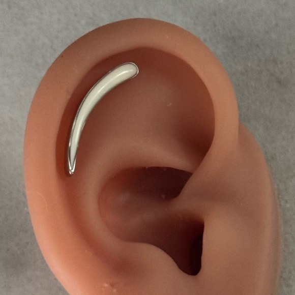 Modest Lu Jewelry - Silver White Arch Large Cartilage Statement Earring
Brand New